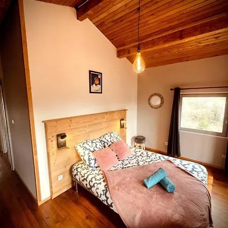 Holiday home Maison Renovee Au Sommet Du Village *